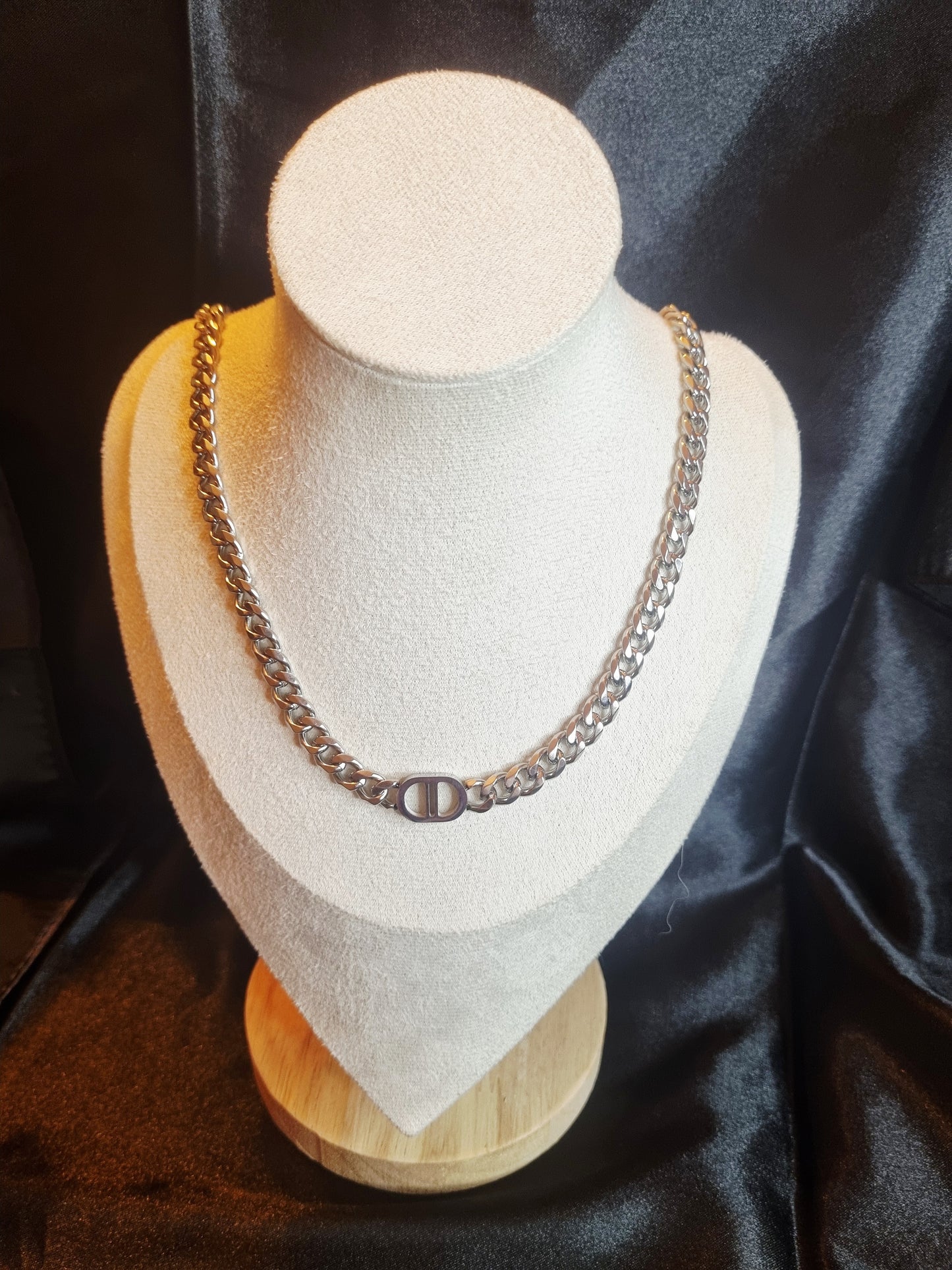 Collier Tom