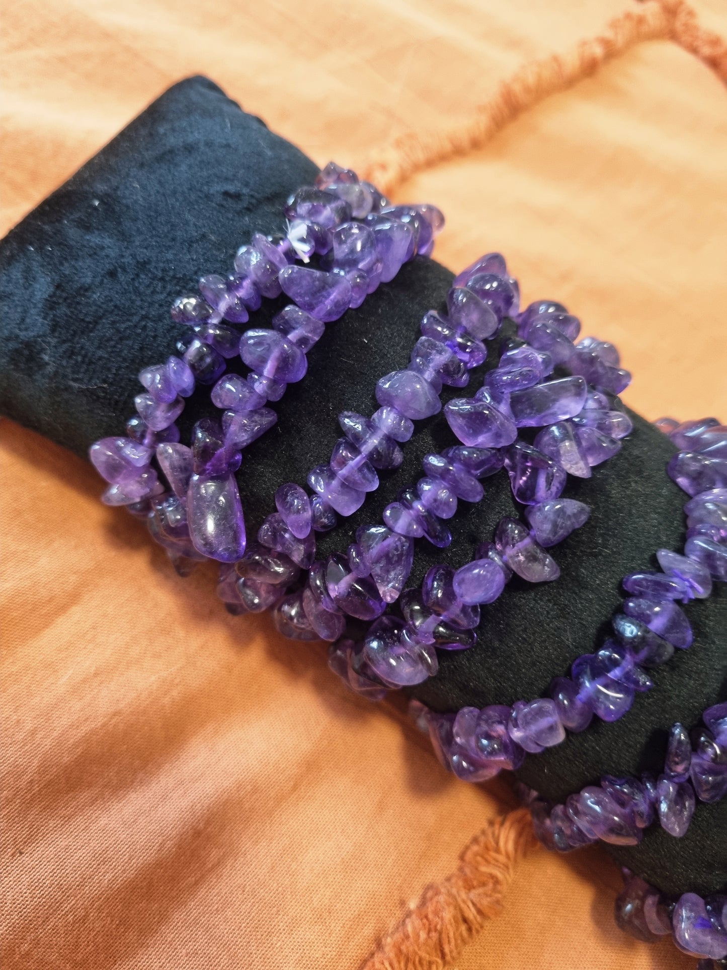 Bracelet en chips de pierre Améthyste- Pierre d'apaisement, sagesse et sommeil réparateur