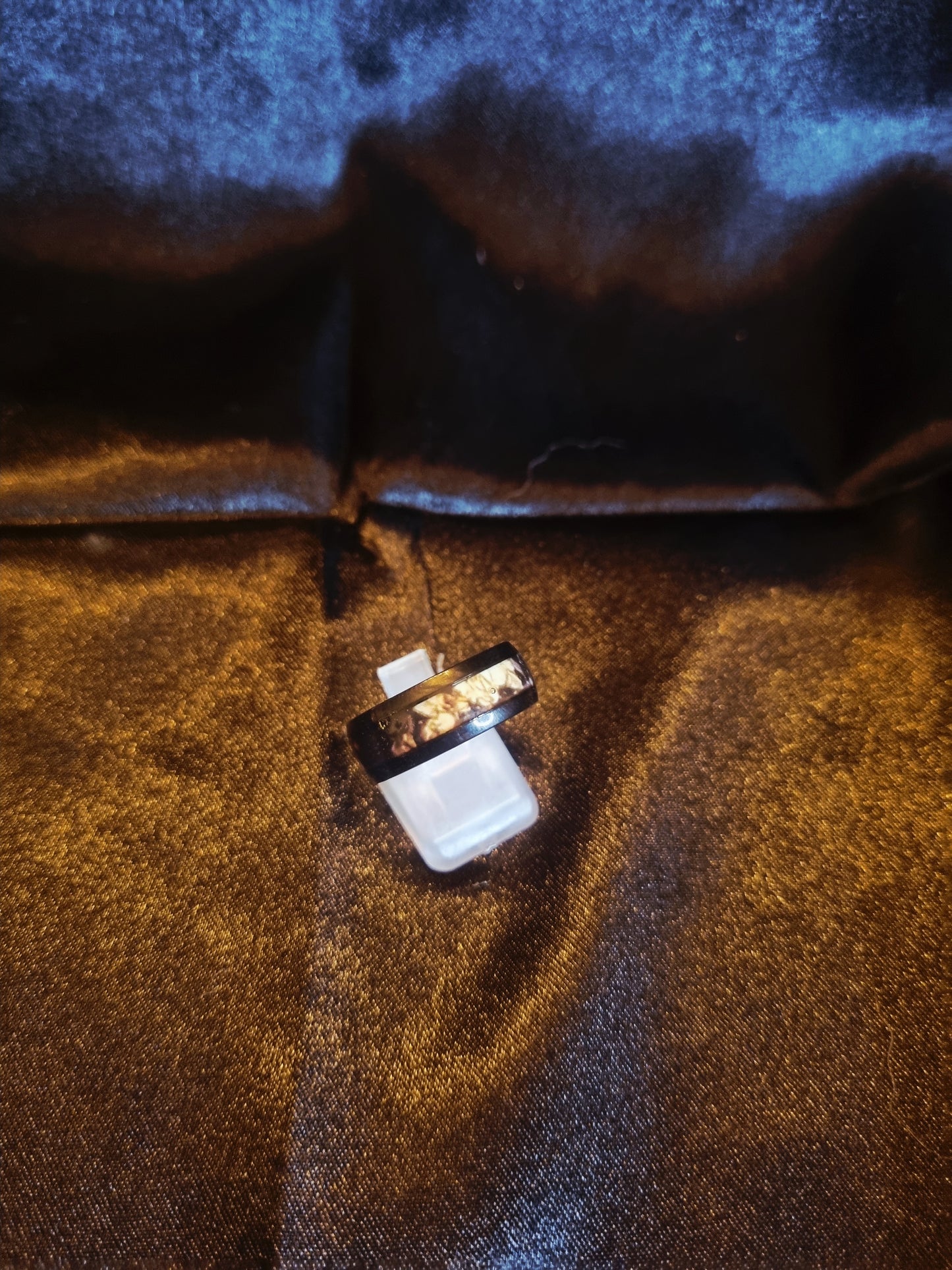 Bague noire et doré